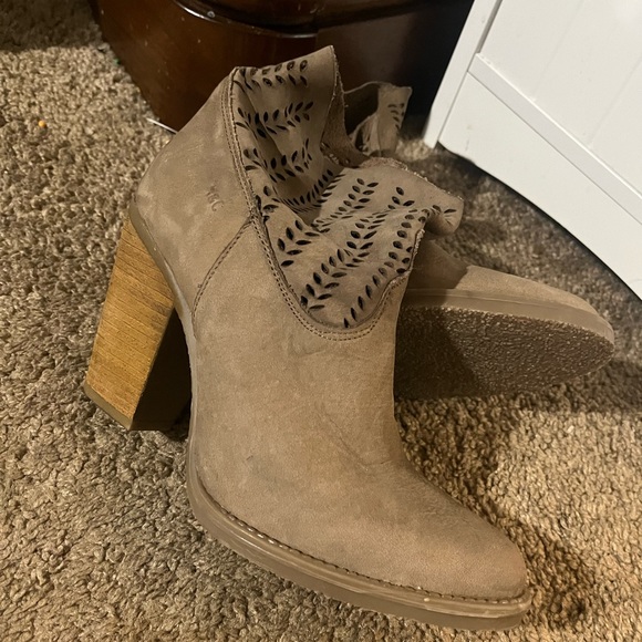 Musse & cloud booties - Picture 1 of 3